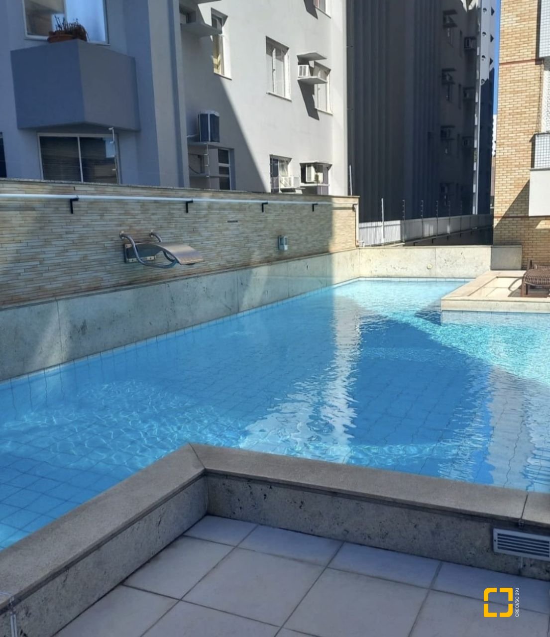 Apartamento com 75m², 3 quartos (sendo 1 suíte), 2 garagens, no bairro Centro em Florianópolis