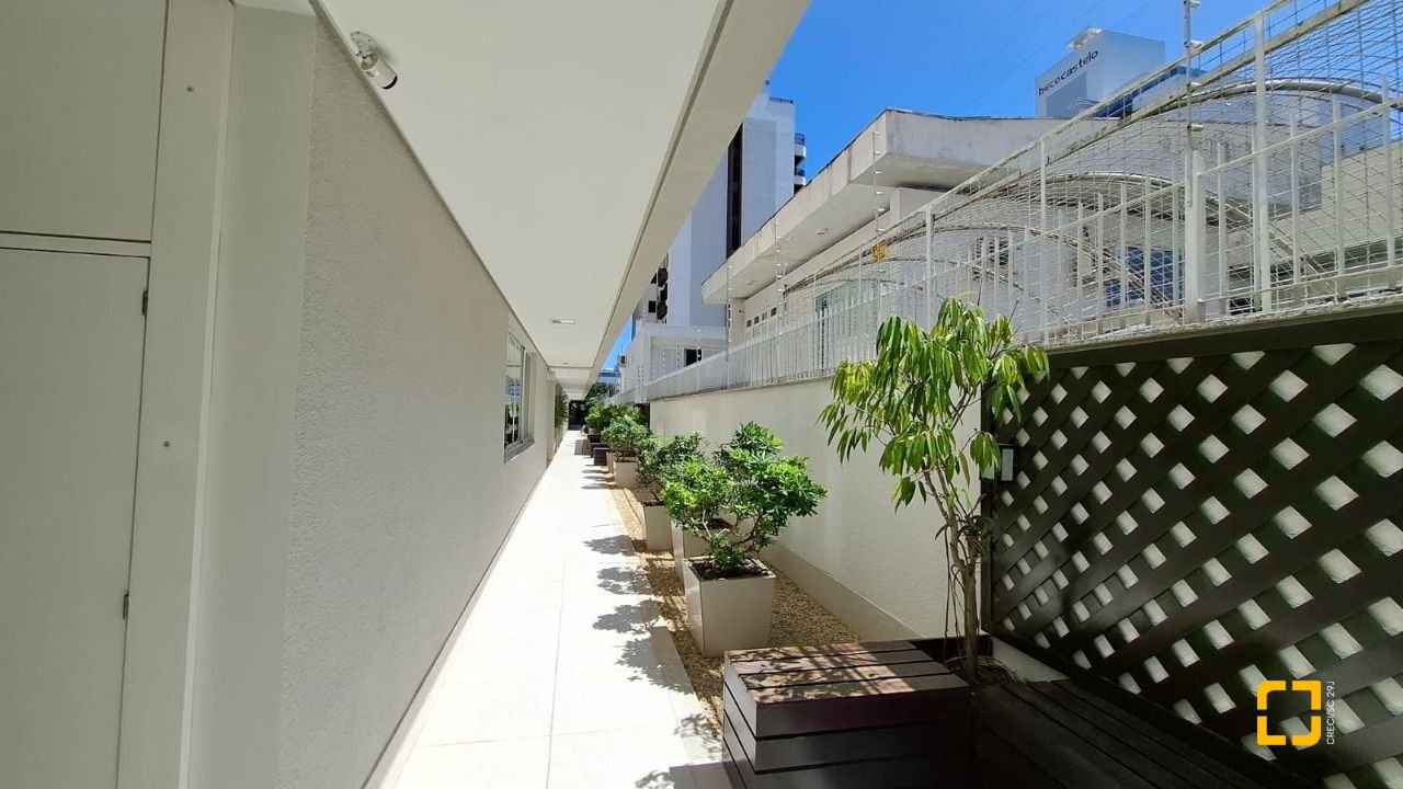 Apartamento com 75m², 3 quartos (sendo 1 suíte), 2 garagens, no bairro Centro em Florianópolis