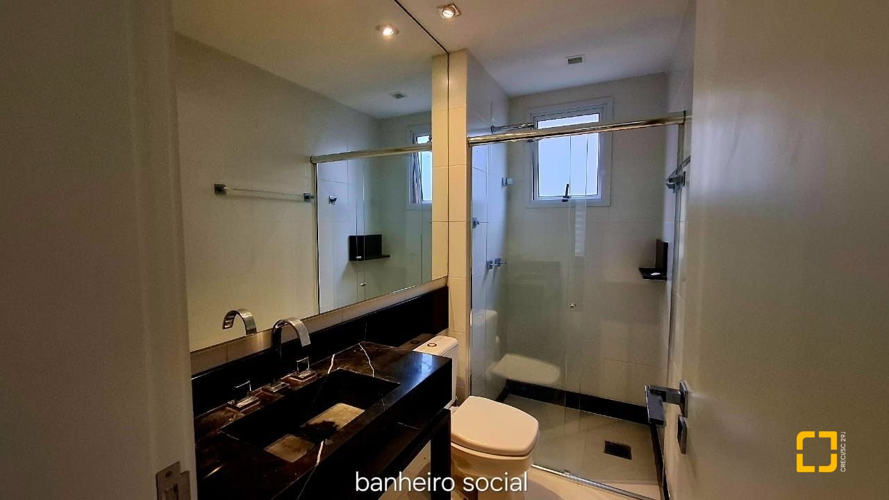 Apartamento com 75m², 3 quartos (sendo 1 suíte), 2 garagens, no bairro Centro em Florianópolis