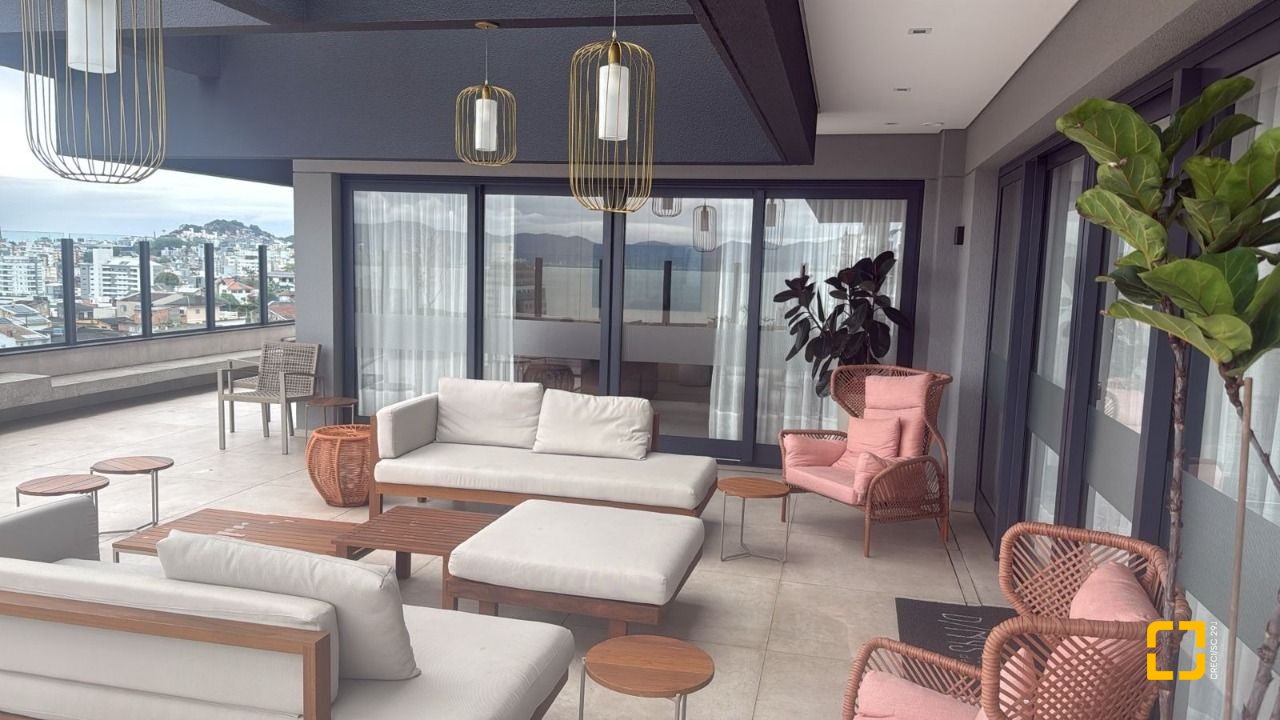 Apartamento com 79m², 4 quartos (sendo 2 suítes), 1 garagem, no bairro Estreito em Florianópolis
