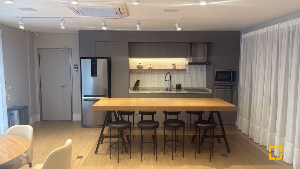 Apartamento com 79m², 4 quartos (sendo 2 suítes), 1 garagem, no bairro Estreito em Florianópolis