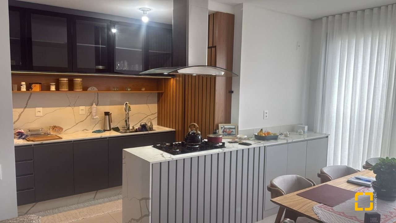 Apartamento com 79m², 4 quartos (sendo 2 suítes), 1 garagem, no bairro Estreito em Florianópolis