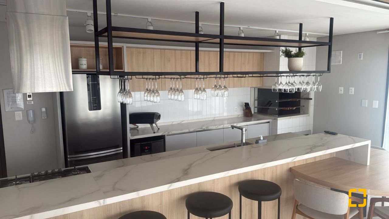 Apartamento com 79m², 4 quartos (sendo 2 suítes), 1 garagem, no bairro Estreito em Florianópolis