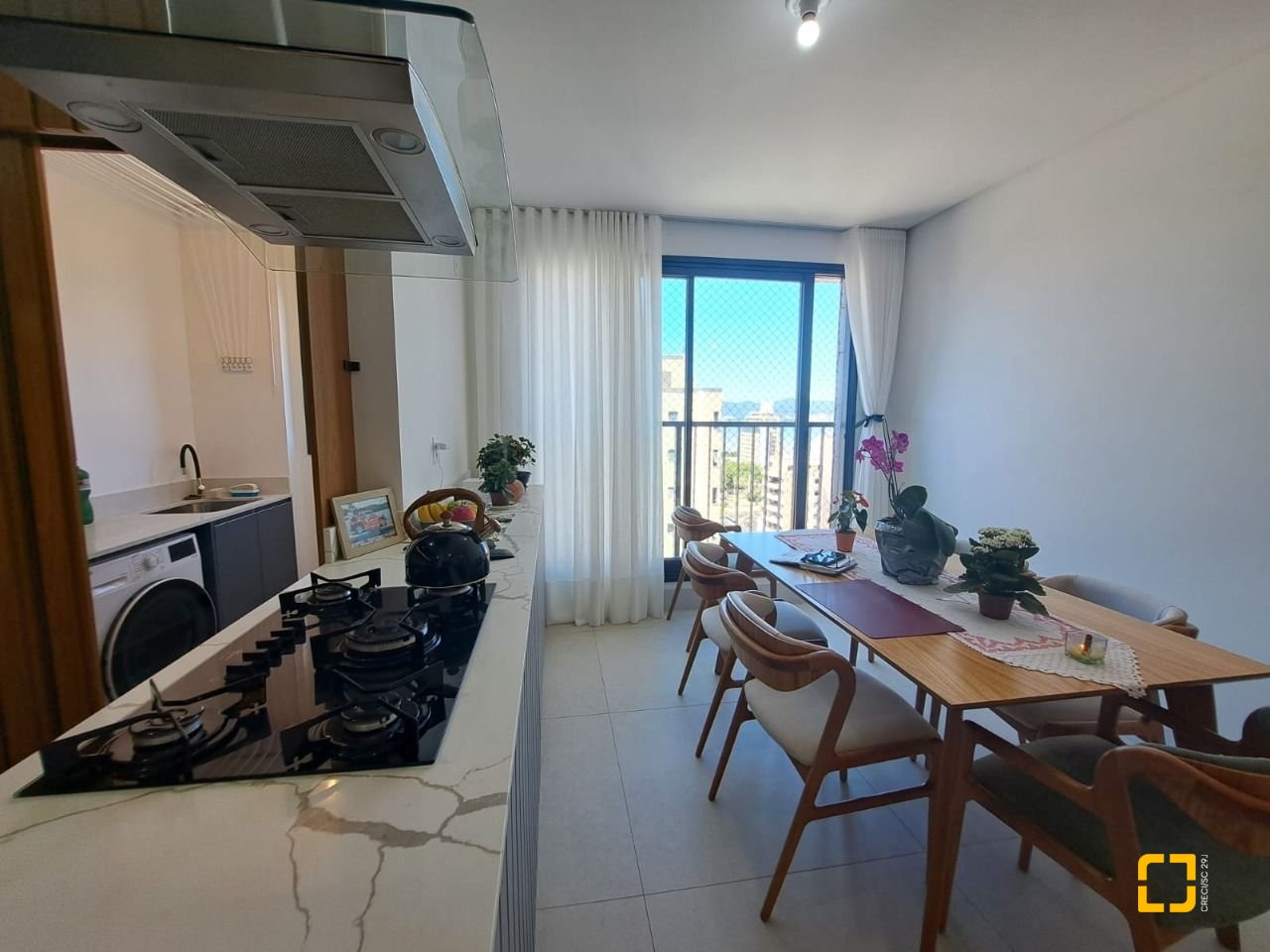 Apartamento com 79m², 4 quartos (sendo 2 suítes), 1 garagem, no bairro Estreito em Florianópolis