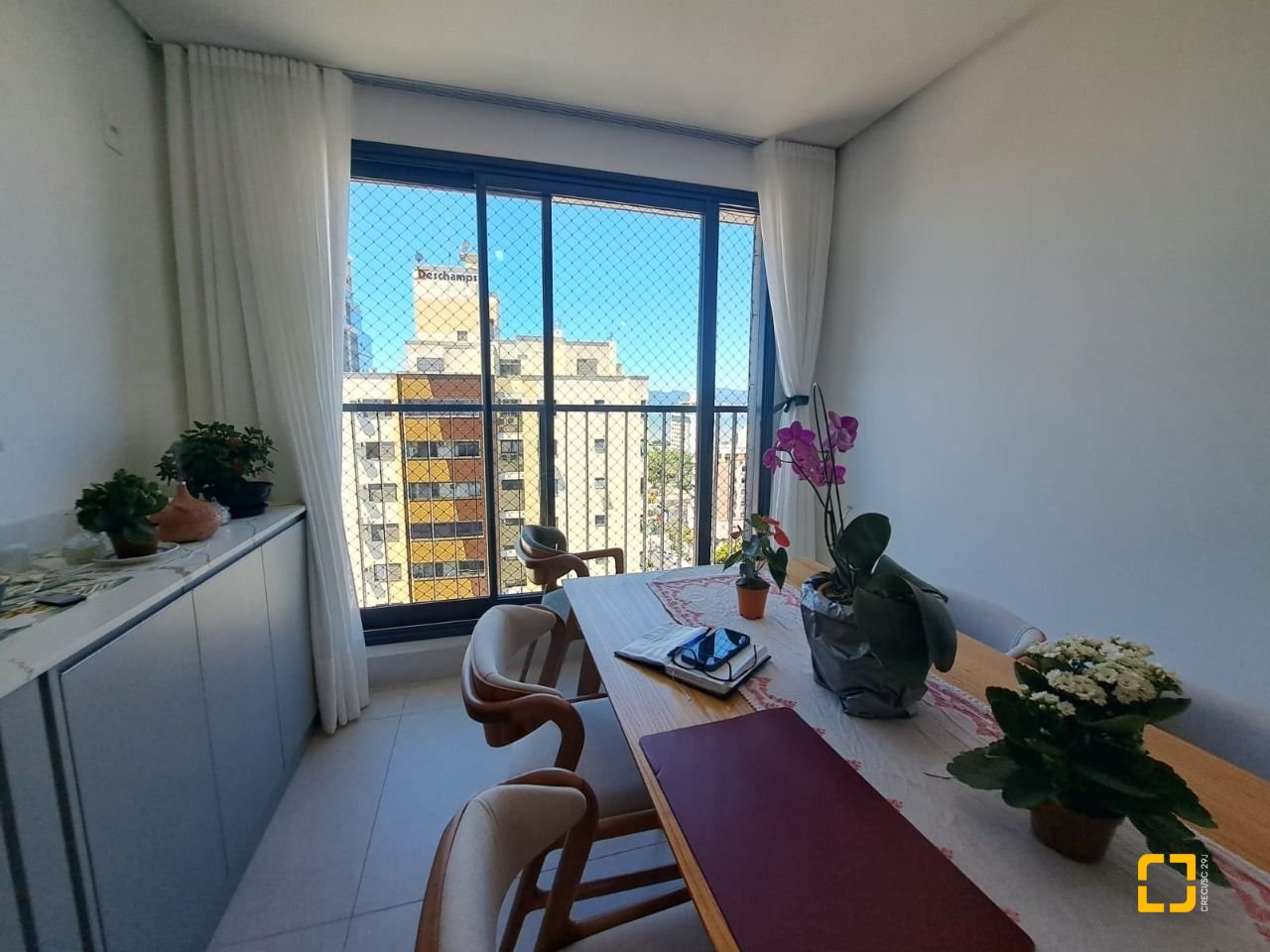 Apartamento com 79m², 4 quartos (sendo 2 suítes), 1 garagem, no bairro Estreito em Florianópolis
