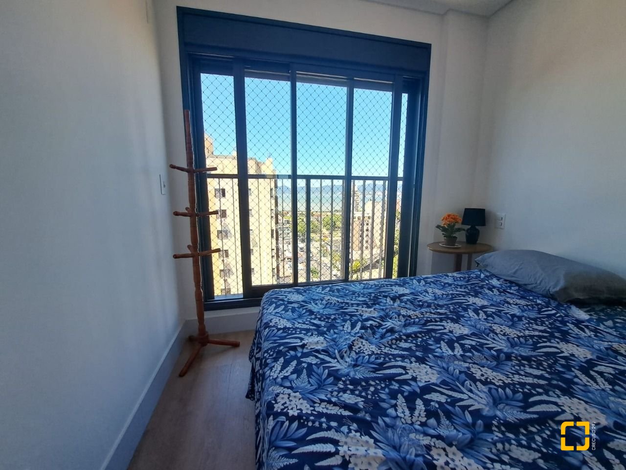 Apartamento com 79m², 4 quartos (sendo 2 suítes), 1 garagem, no bairro Estreito em Florianópolis