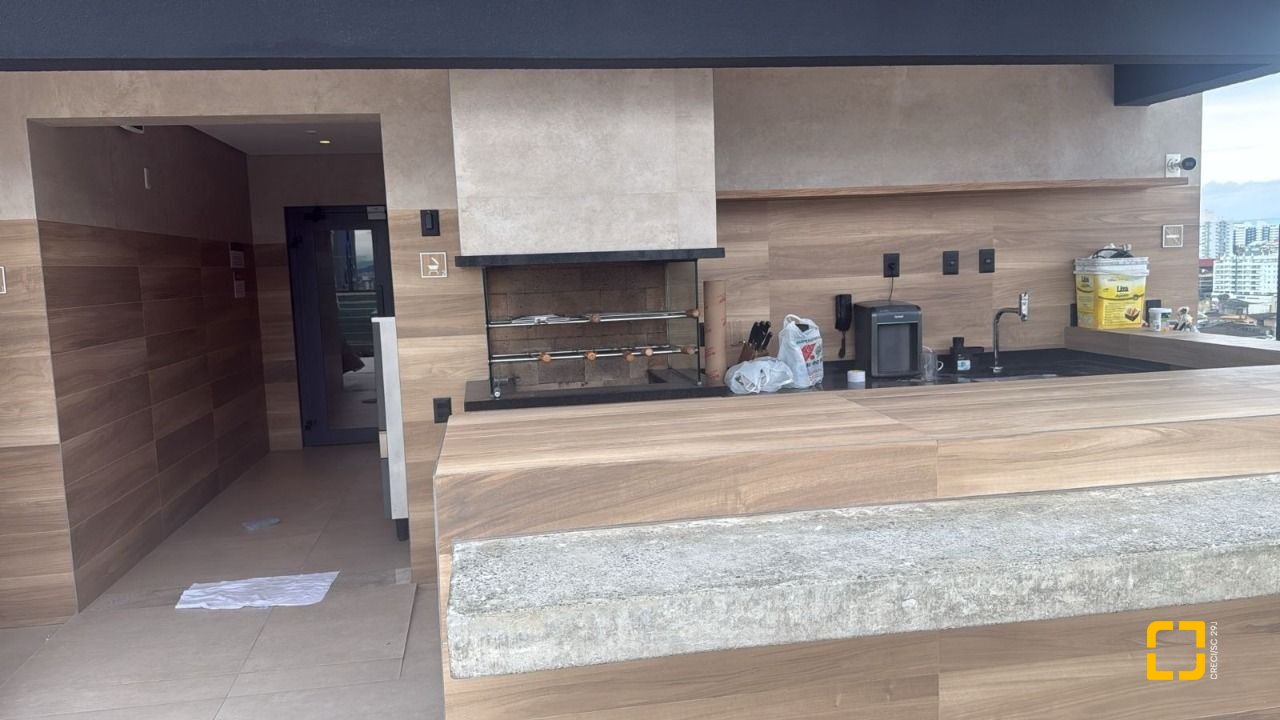 Apartamento com 79m², 4 quartos (sendo 2 suítes), 1 garagem, no bairro Estreito em Florianópolis