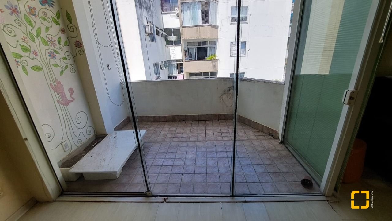 Apartamento com 79m², 2 quartos (sendo 1 suíte), no bairro Trindade em Florianópolis