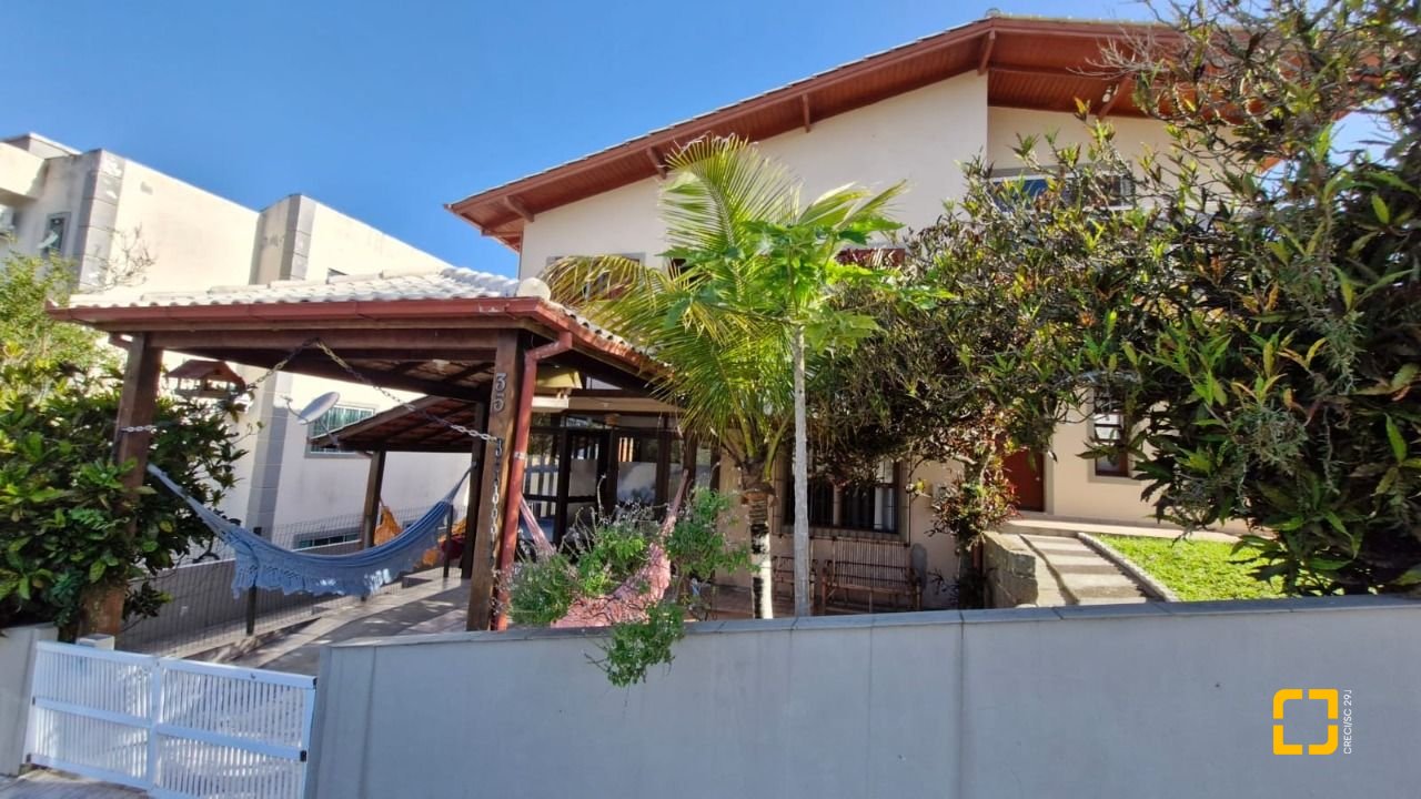 Casa com 235m², 6 quartos (sendo 2 suítes), 1 garagem, no bairro Ingleses em Florianópolis