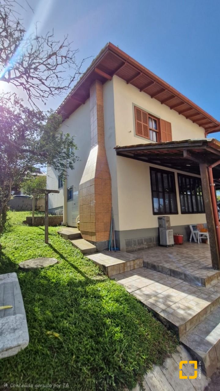 Casa com 235m², 6 quartos (sendo 2 suítes), 1 garagem, no bairro Ingleses em Florianópolis