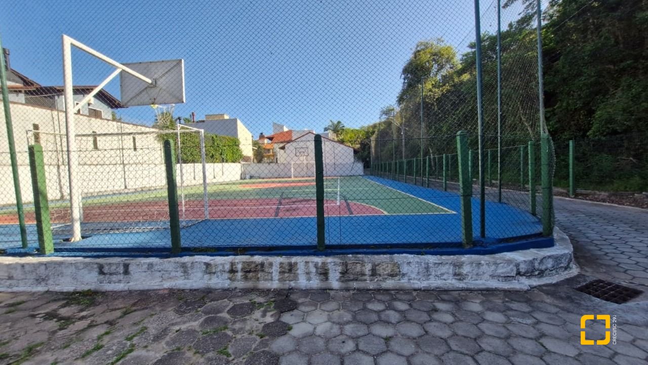 Casa com 235m², 6 quartos (sendo 2 suítes), 1 garagem, no bairro Ingleses em Florianópolis