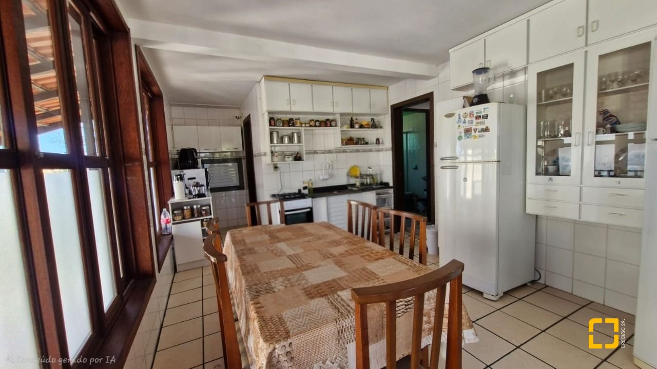 Casa com 235m², 6 quartos (sendo 2 suítes), 1 garagem, no bairro Ingleses em Florianópolis