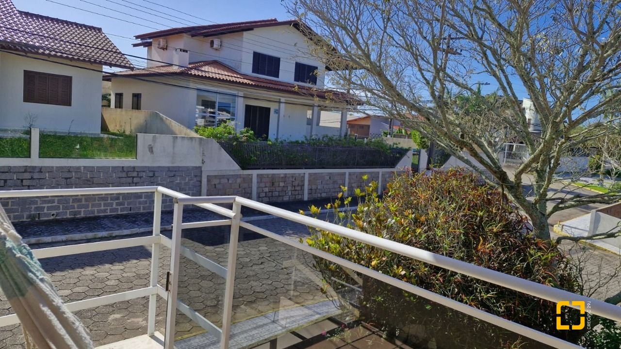 Casa com 235m², 6 quartos (sendo 2 suítes), 1 garagem, no bairro Ingleses em Florianópolis
