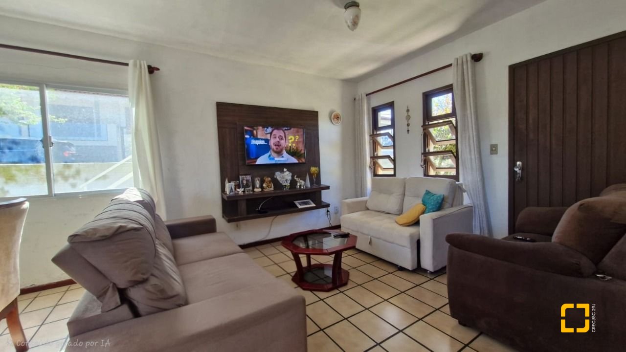 Casa com 235m², 6 quartos (sendo 2 suítes), 1 garagem, no bairro Ingleses em Florianópolis