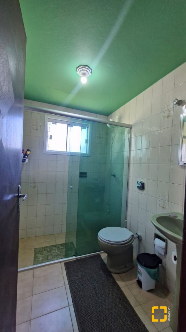 Casa com 235m², 6 quartos (sendo 2 suítes), 1 garagem, no bairro Ingleses em Florianópolis