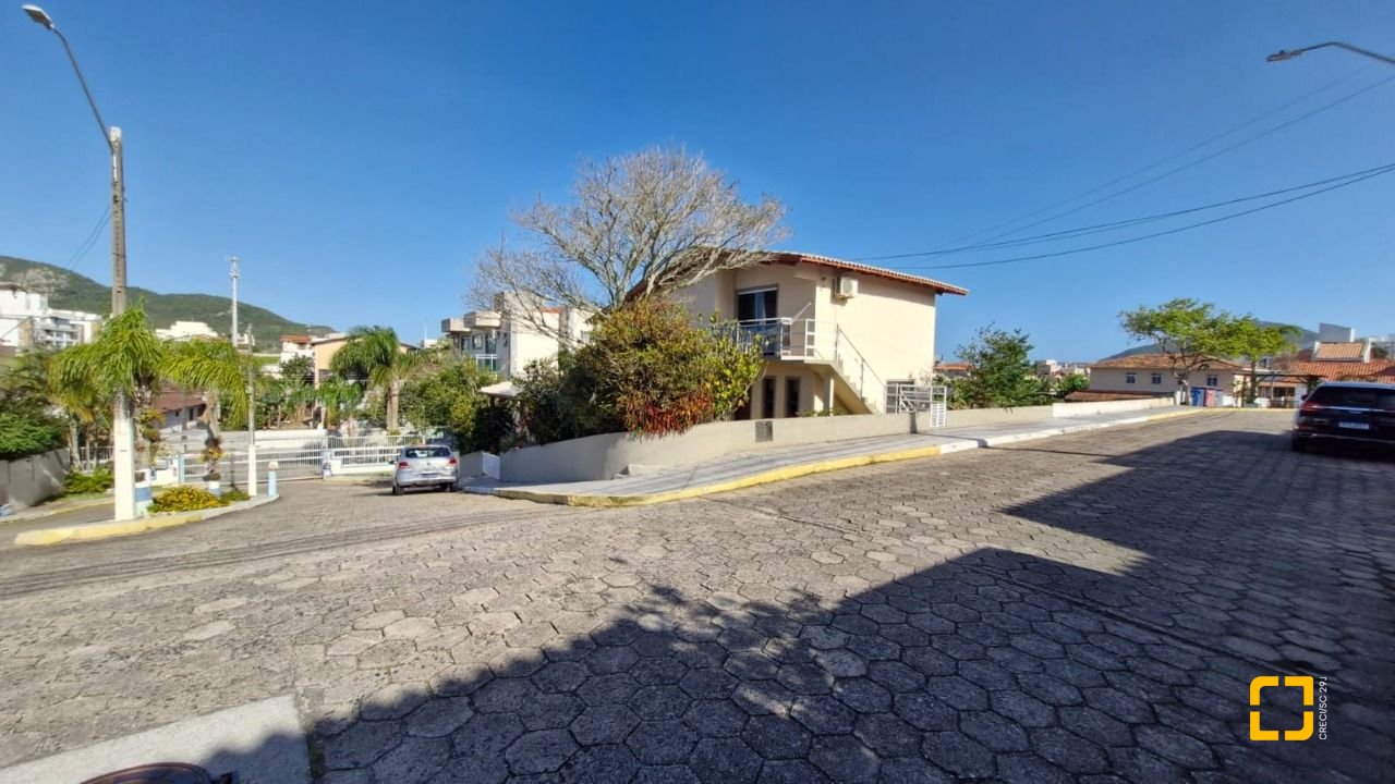 Casa com 235m², 6 quartos (sendo 2 suítes), 1 garagem, no bairro Ingleses em Florianópolis
