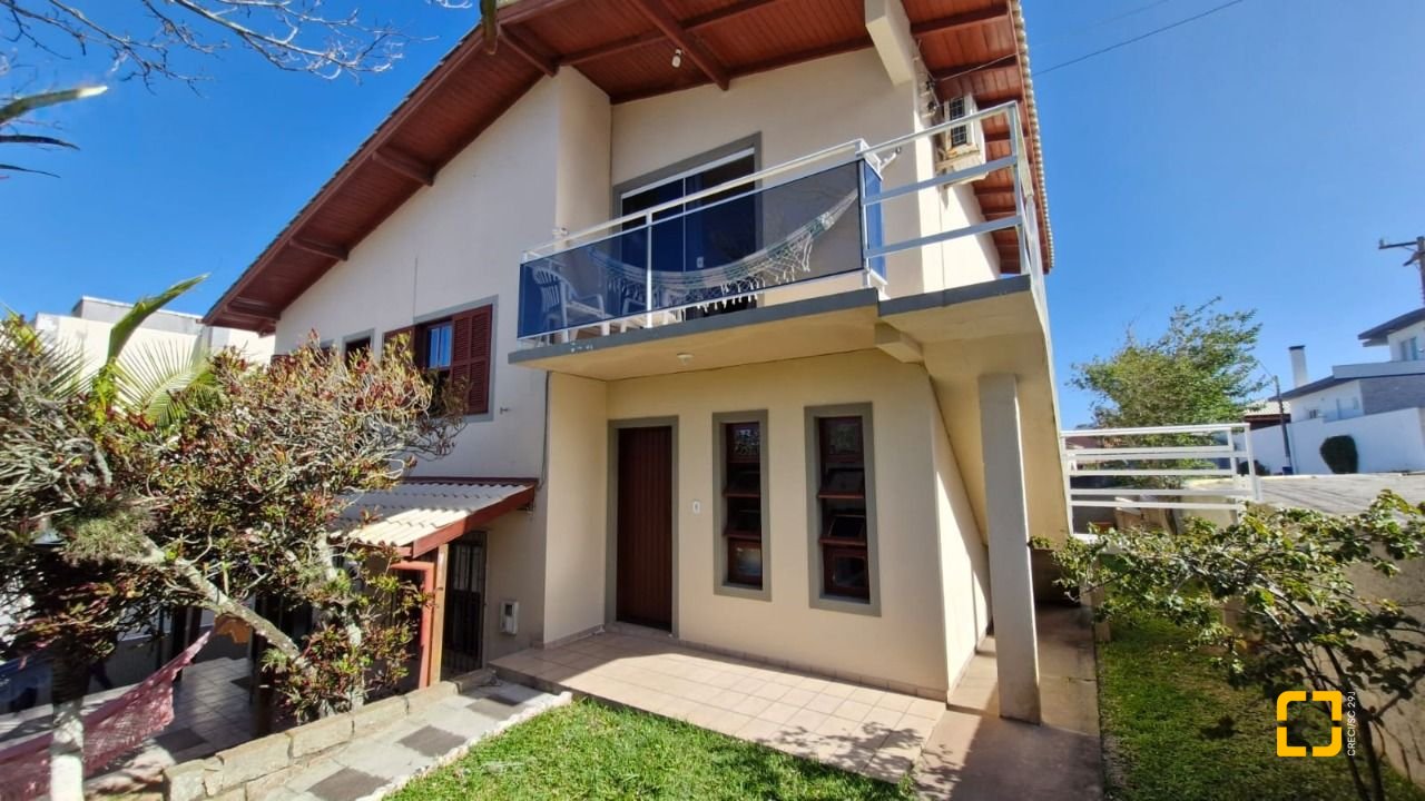 Casa com 235m², 6 quartos (sendo 2 suítes), 1 garagem, no bairro Ingleses em Florianópolis