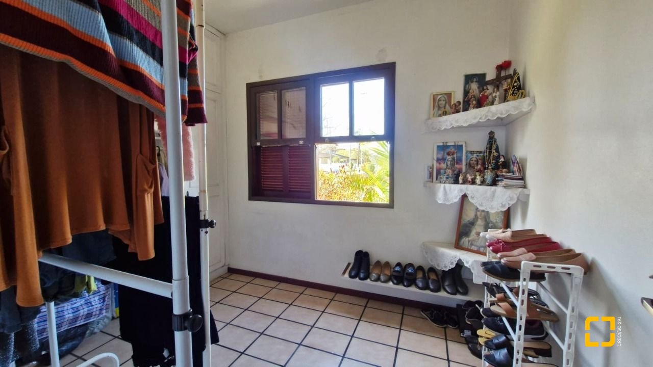 Casa com 235m², 6 quartos (sendo 2 suítes), 1 garagem, no bairro Ingleses em Florianópolis