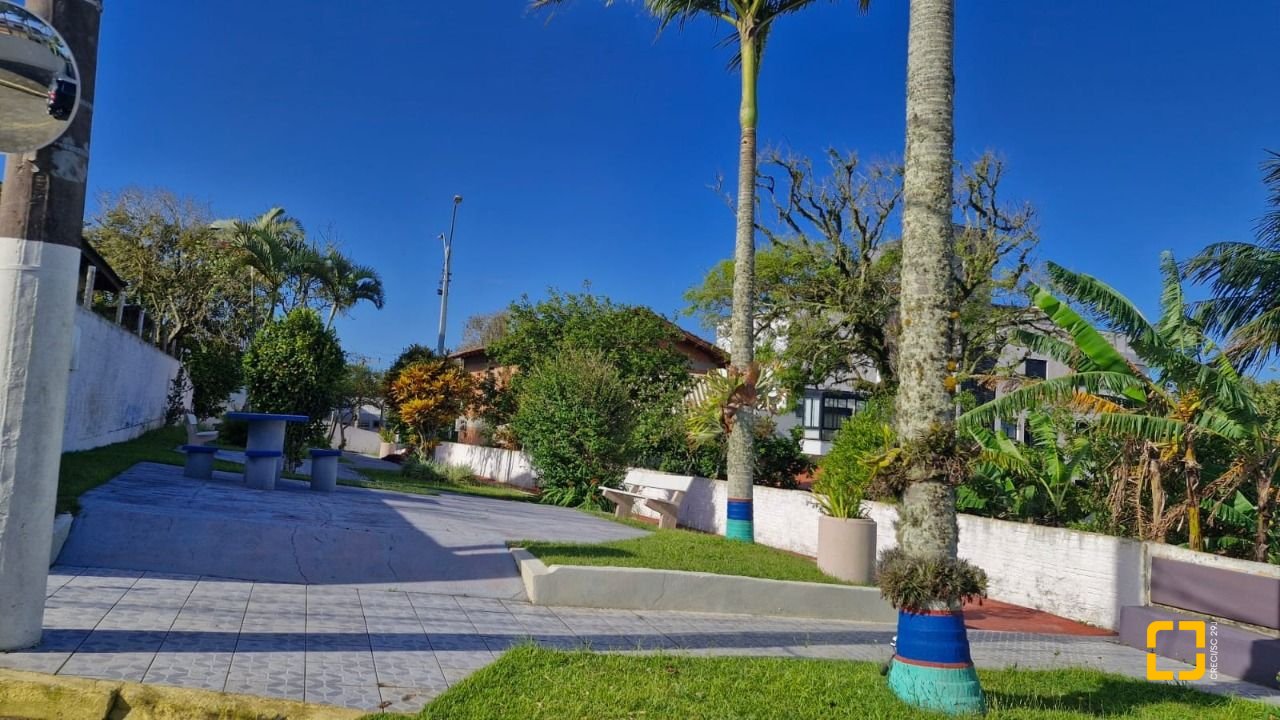 Casa com 235m², 6 quartos (sendo 2 suítes), 1 garagem, no bairro Ingleses em Florianópolis