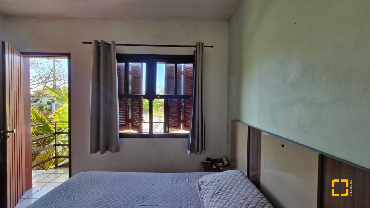 Casa com 235m², 6 quartos (sendo 2 suítes), 1 garagem, no bairro Ingleses em Florianópolis