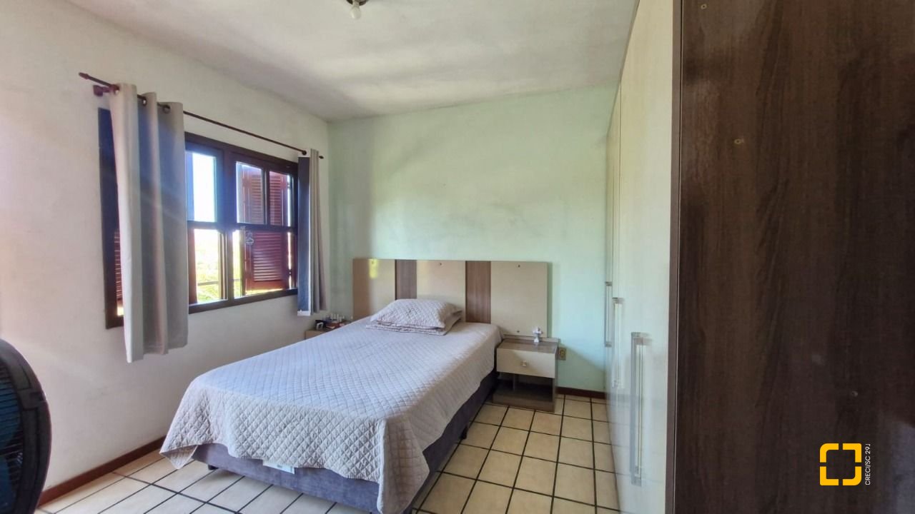 Casa com 235m², 6 quartos (sendo 2 suítes), 1 garagem, no bairro Ingleses em Florianópolis