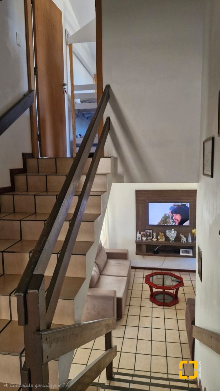 Casa com 235m², 6 quartos (sendo 2 suítes), 1 garagem, no bairro Ingleses em Florianópolis