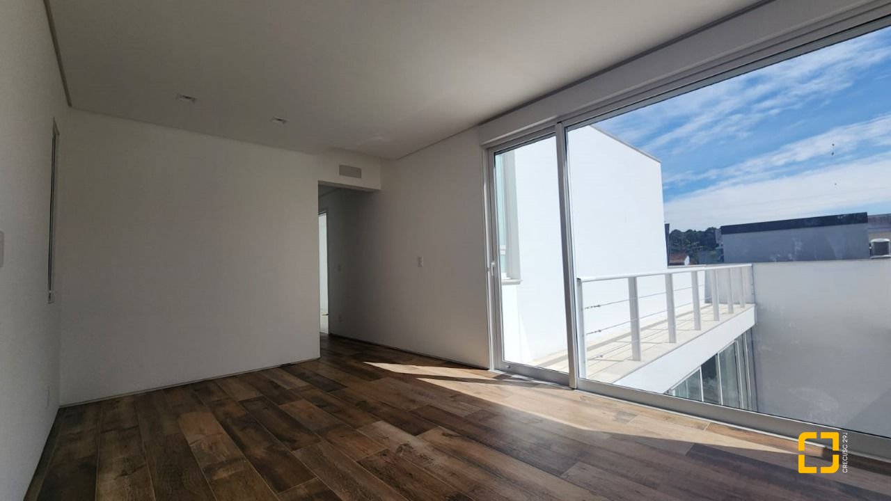 Casa de Condomínio com 297m², 8 quartos (sendo 4 suítes), 6 garagens, no bairro Rio Vermelho em Florianópolis