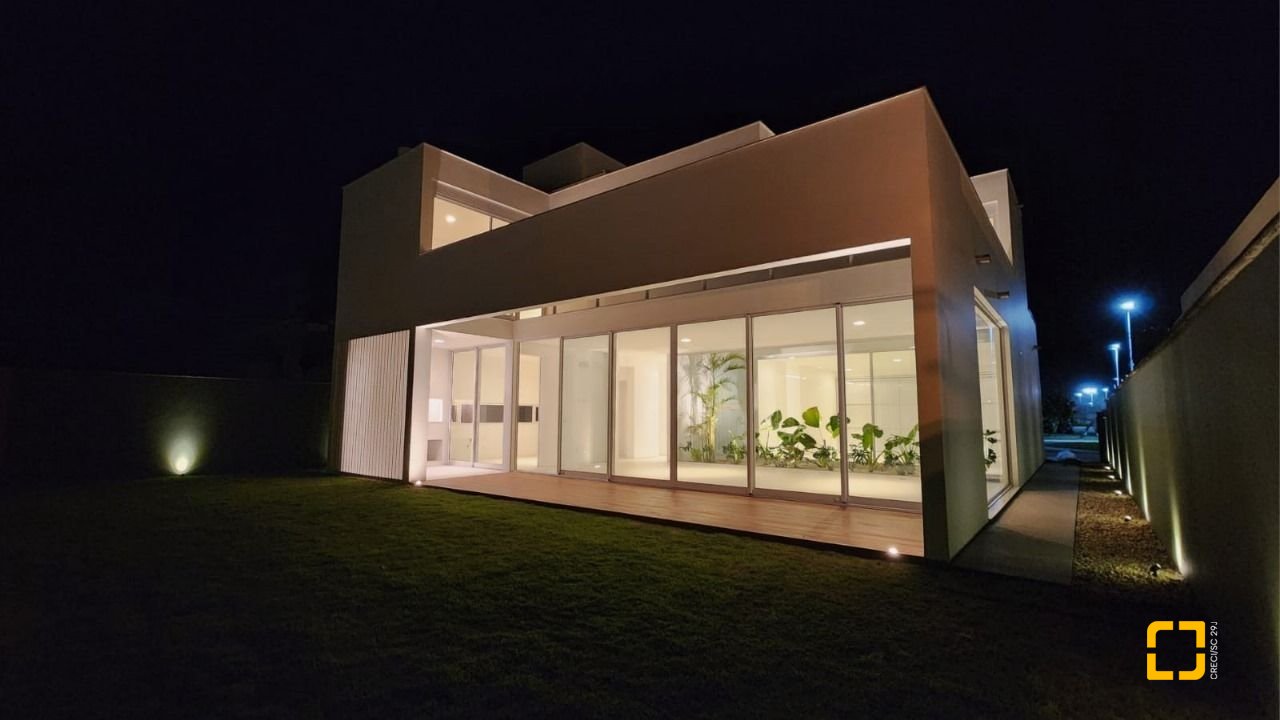 Casa de Condomínio com 297m², 8 quartos (sendo 4 suítes), 6 garagens, no bairro Rio Vermelho em Florianópolis