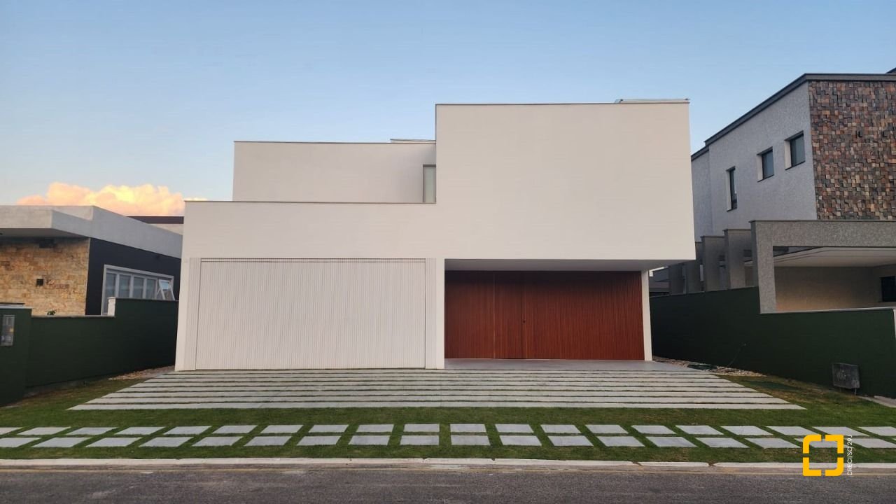 Casa de Condomínio com 297m², 8 quartos (sendo 4 suítes), 6 garagens, no bairro Rio Vermelho em Florianópolis