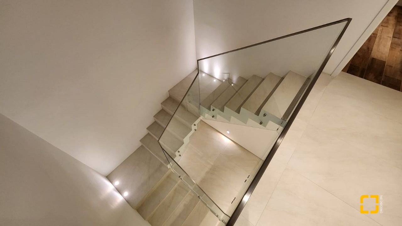 Casa de Condomínio com 297m², 8 quartos (sendo 4 suítes), 6 garagens, no bairro Rio Vermelho em Florianópolis