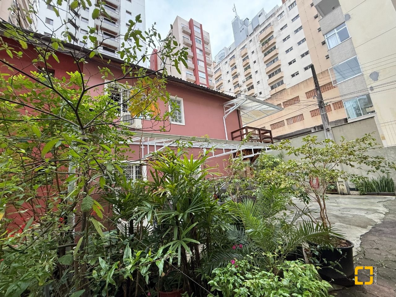 Casa de Condomínio com 119m², 4 quartos (sendo 1 suíte), 2 garagens, no bairro Centro em Florianópolis
