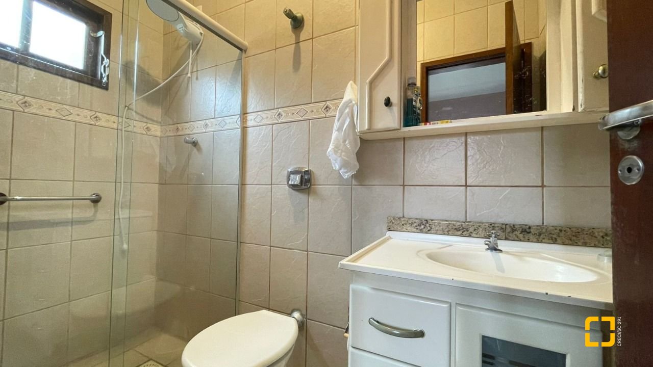 Casa com 122m², 5 quartos (sendo 2 suítes), 2 garagens, no bairro Ingleses em Florianópolis