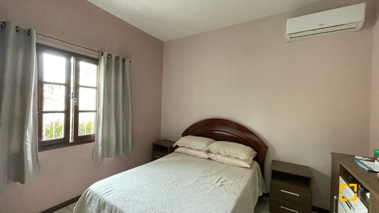 Casa com 122m², 5 quartos (sendo 2 suítes), 2 garagens, no bairro Ingleses em Florianópolis