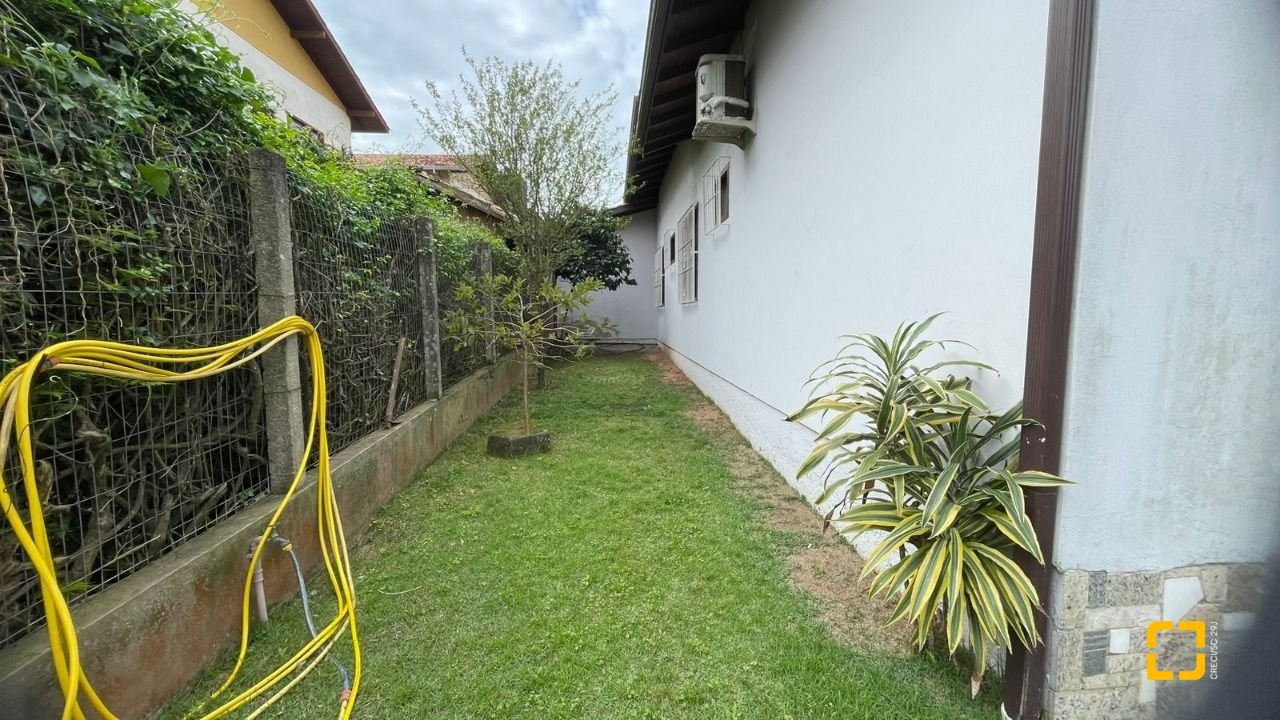 Casa com 122m², 5 quartos (sendo 2 suítes), 2 garagens, no bairro Ingleses em Florianópolis