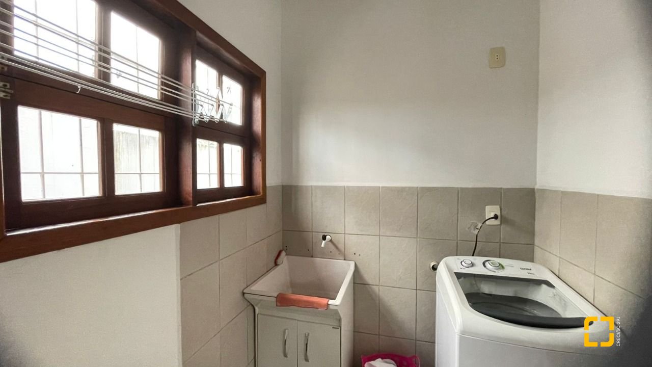 Casa com 122m², 5 quartos (sendo 2 suítes), 2 garagens, no bairro Ingleses em Florianópolis