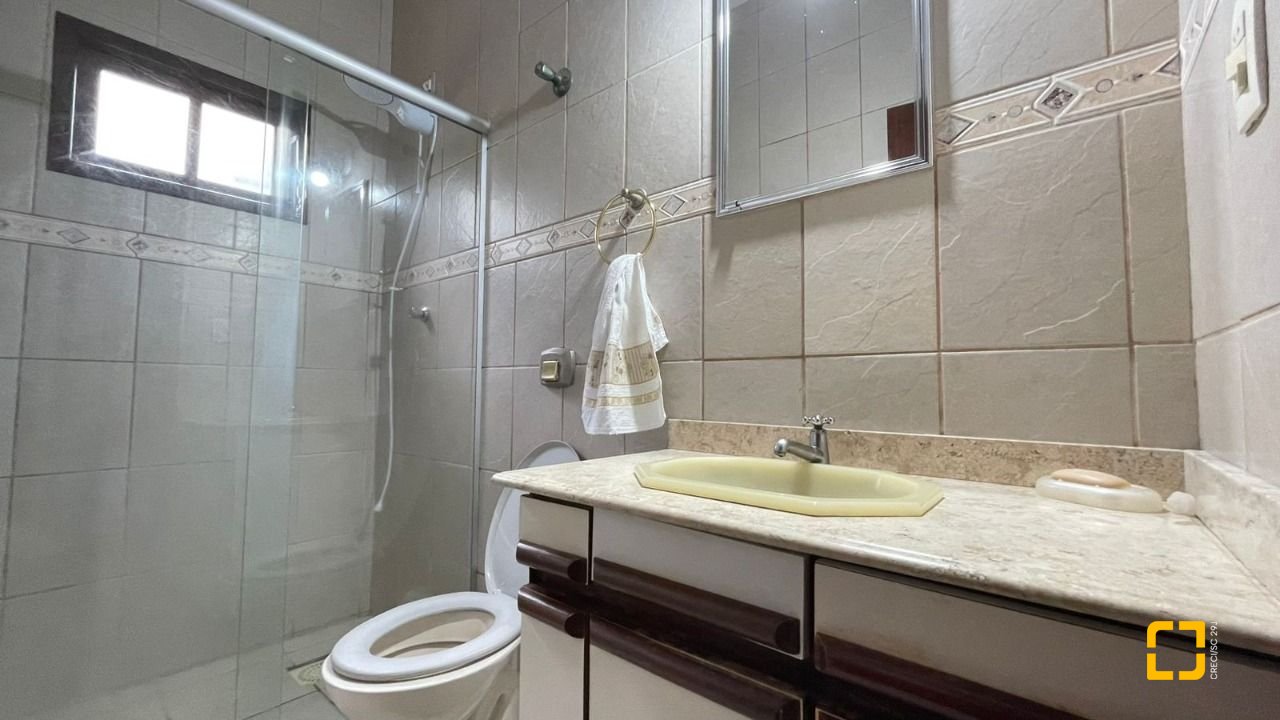 Casa com 122m², 5 quartos (sendo 2 suítes), 2 garagens, no bairro Ingleses em Florianópolis