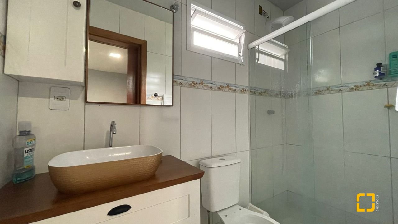 Casa com 122m², 5 quartos (sendo 2 suítes), 2 garagens, no bairro Ingleses em Florianópolis