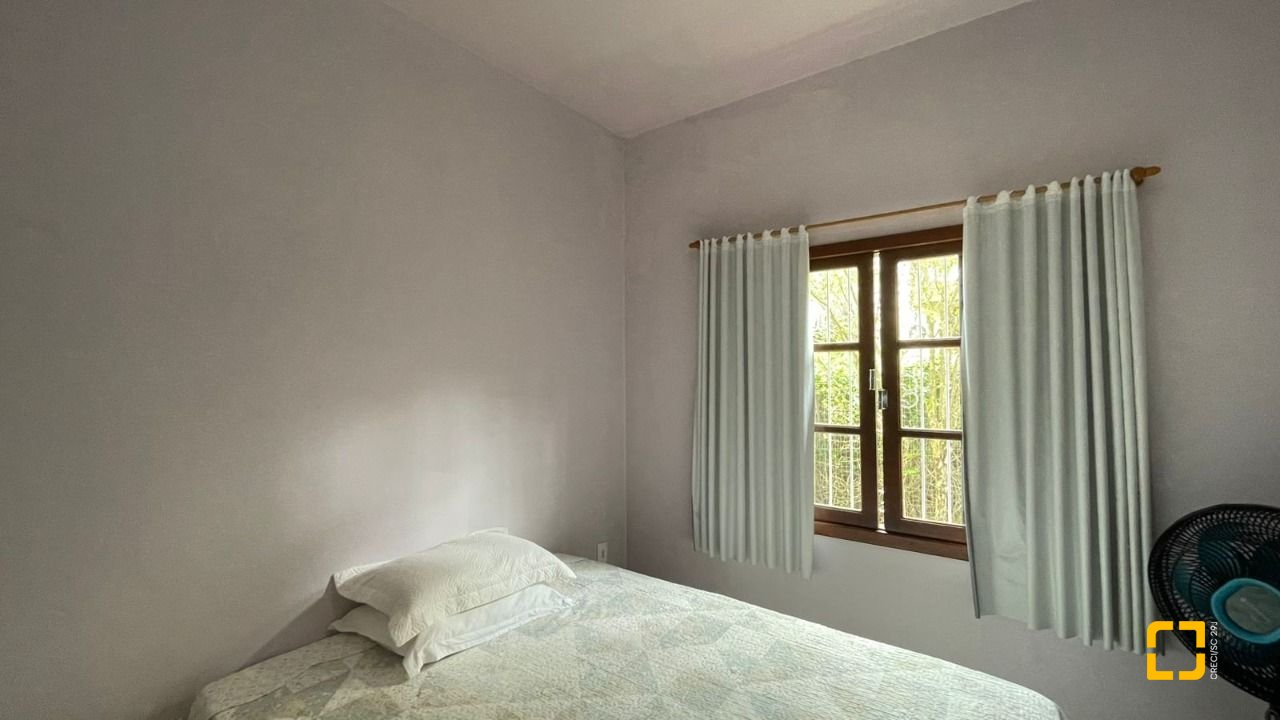Casa com 122m², 5 quartos (sendo 2 suítes), 2 garagens, no bairro Ingleses em Florianópolis