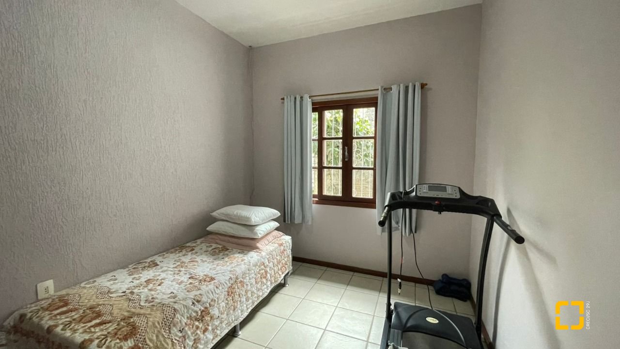 Casa com 122m², 5 quartos (sendo 2 suítes), 2 garagens, no bairro Ingleses em Florianópolis