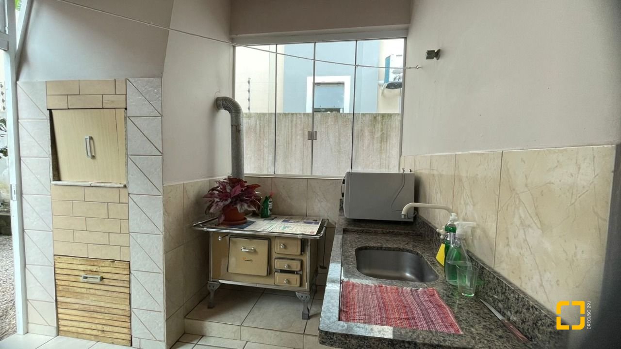 Casa com 122m², 5 quartos (sendo 2 suítes), 2 garagens, no bairro Ingleses em Florianópolis