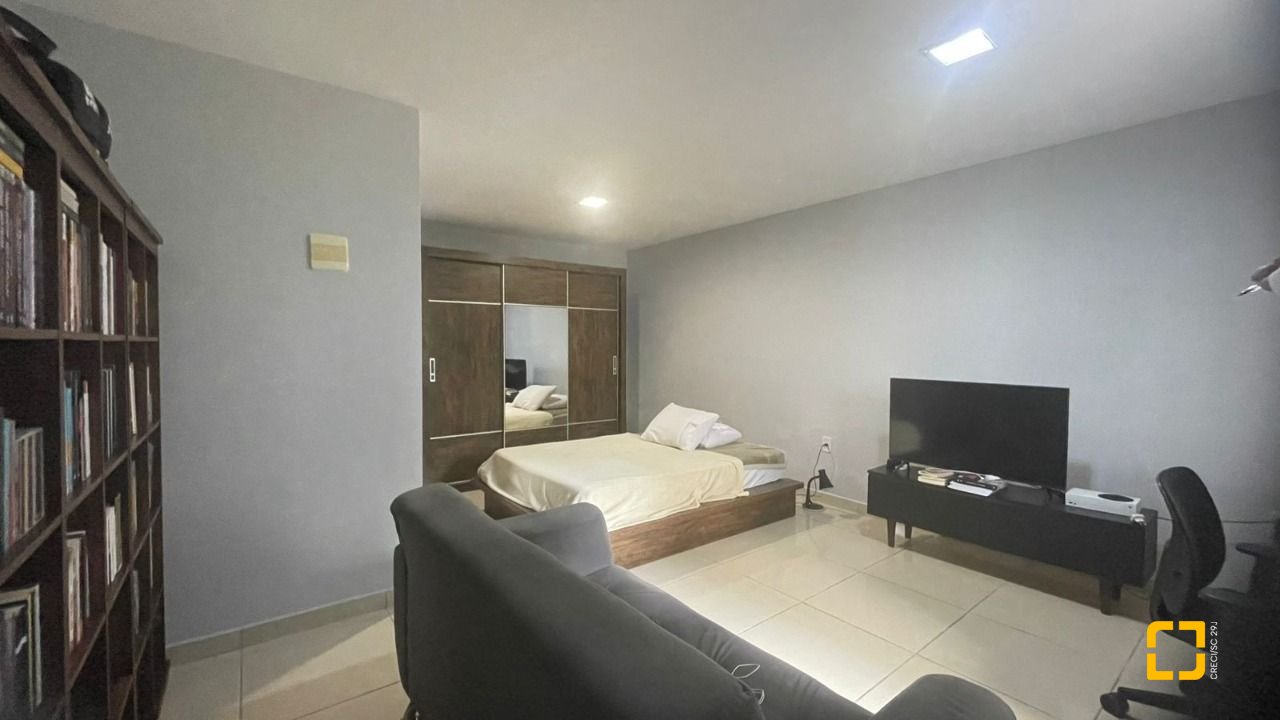 Casa com 122m², 5 quartos (sendo 2 suítes), 2 garagens, no bairro Ingleses em Florianópolis