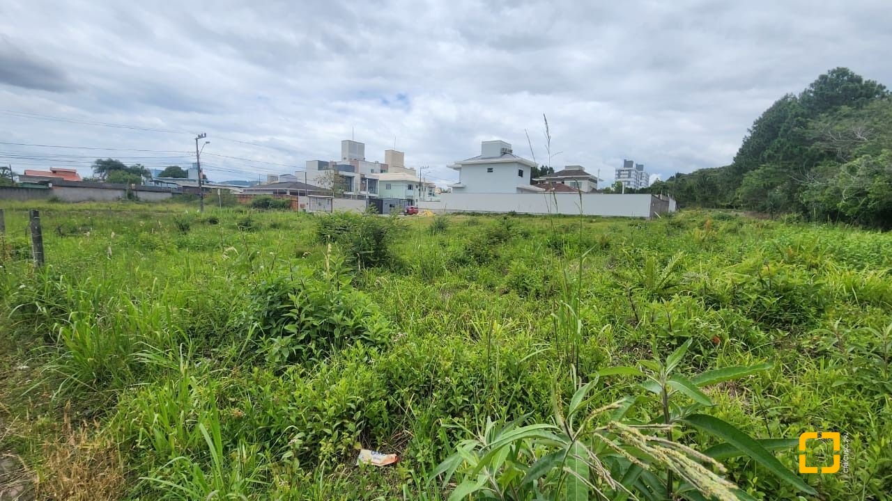 Terreno com 1735m², no bairro Areias em São José