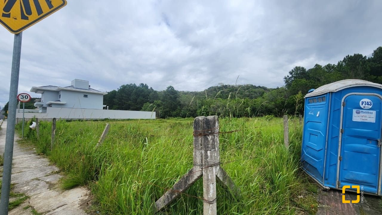 Terreno com 1735m², no bairro Areias em São José