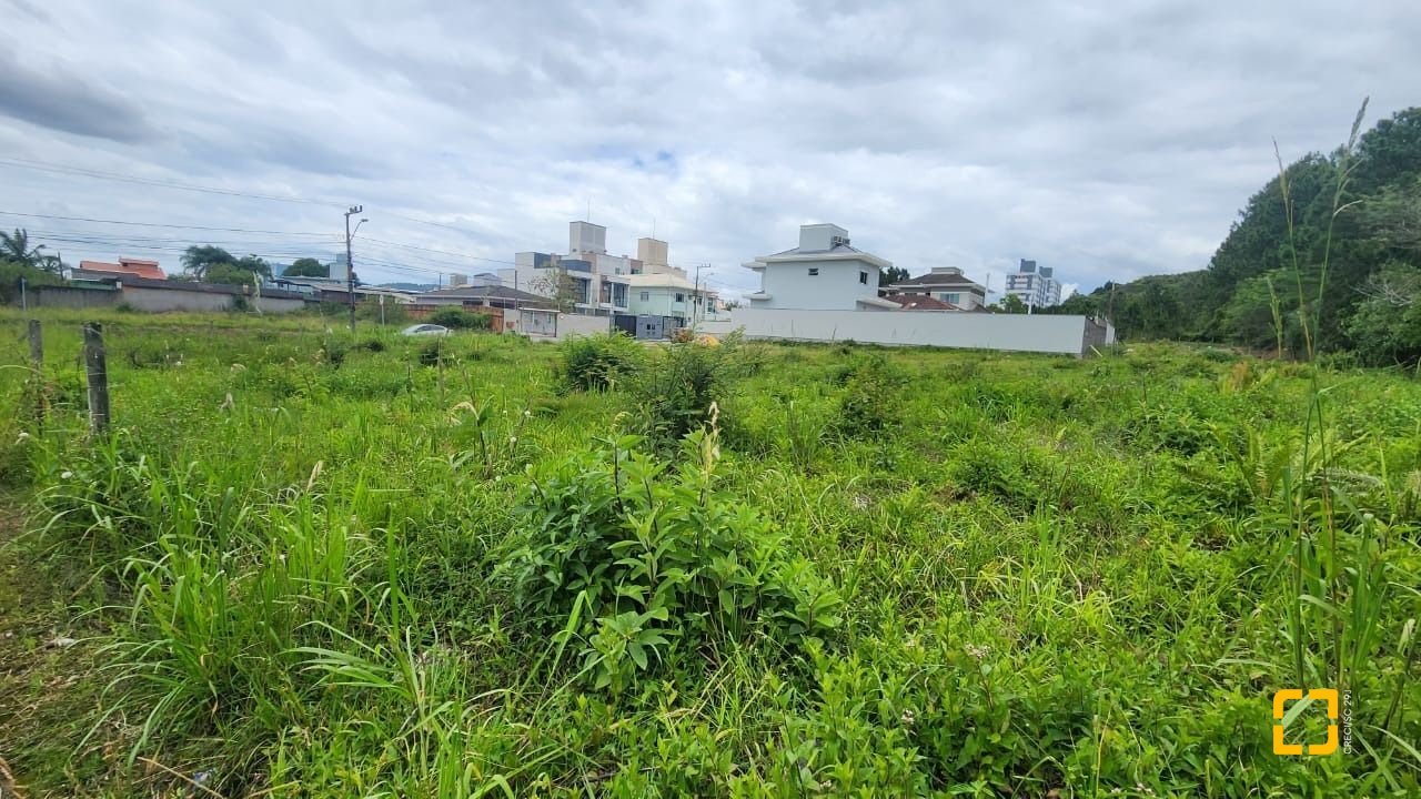 Terreno com 1735m², no bairro Areias em São José