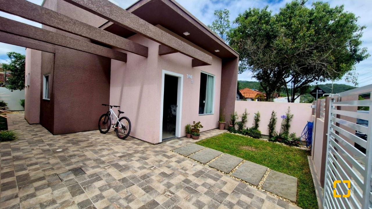 Casa com 80m², 3 quartos (sendo 1 suíte), 1 garagem, no bairro Rio Vermelho em Florianópolis