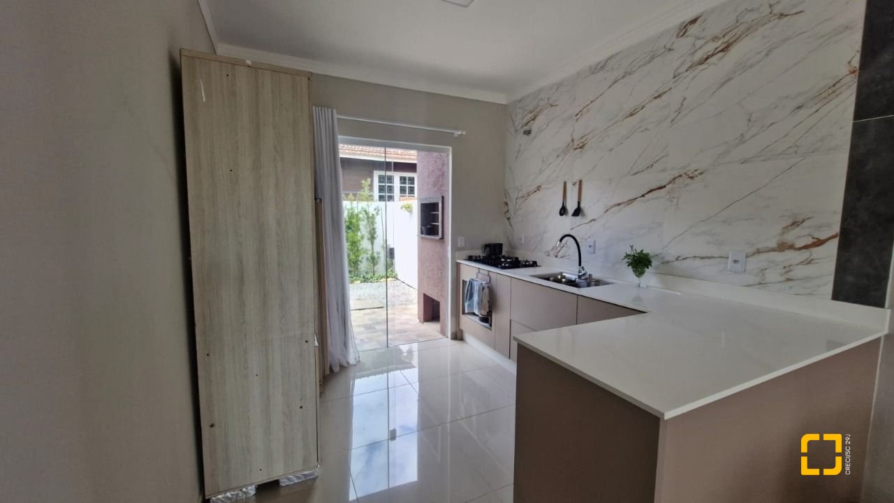 Casa com 80m², 3 quartos (sendo 1 suíte), 1 garagem, no bairro Rio Vermelho em Florianópolis