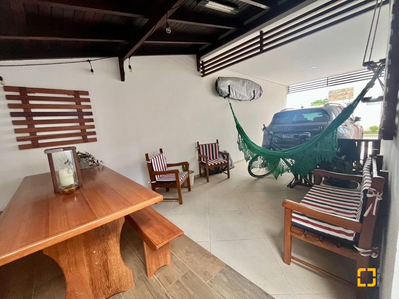Casa com 121m², 4 quartos (sendo 1 suíte), 2 garagens, no bairro Campeche em Florianópolis