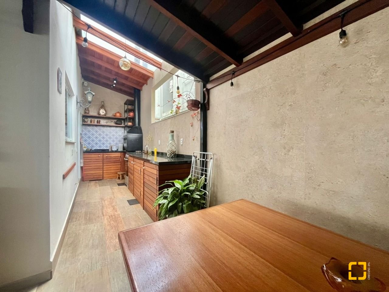 Casa com 121m², 4 quartos (sendo 1 suíte), 2 garagens, no bairro Campeche em Florianópolis