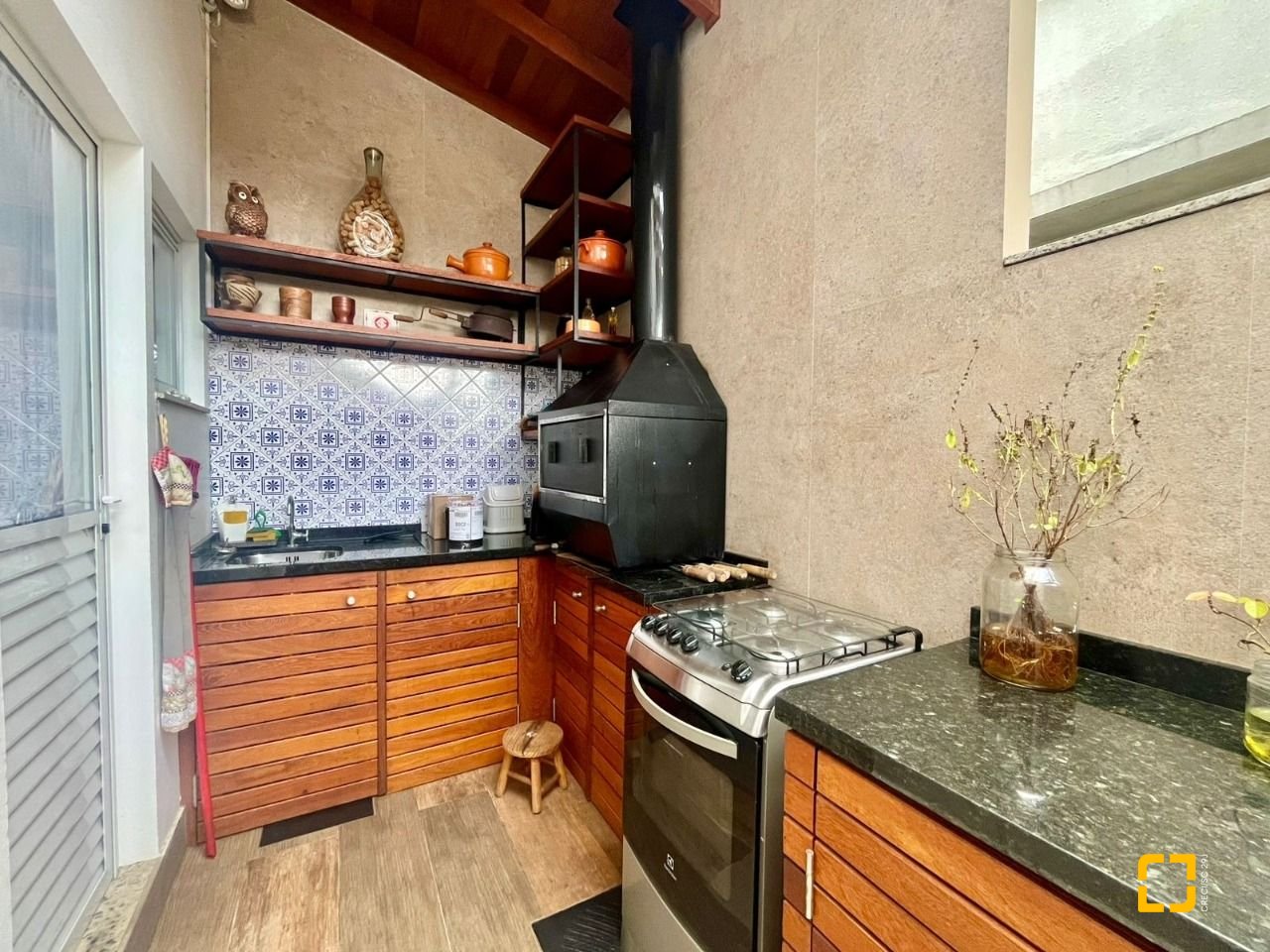 Casa com 121m², 4 quartos (sendo 1 suíte), 2 garagens, no bairro Campeche em Florianópolis
