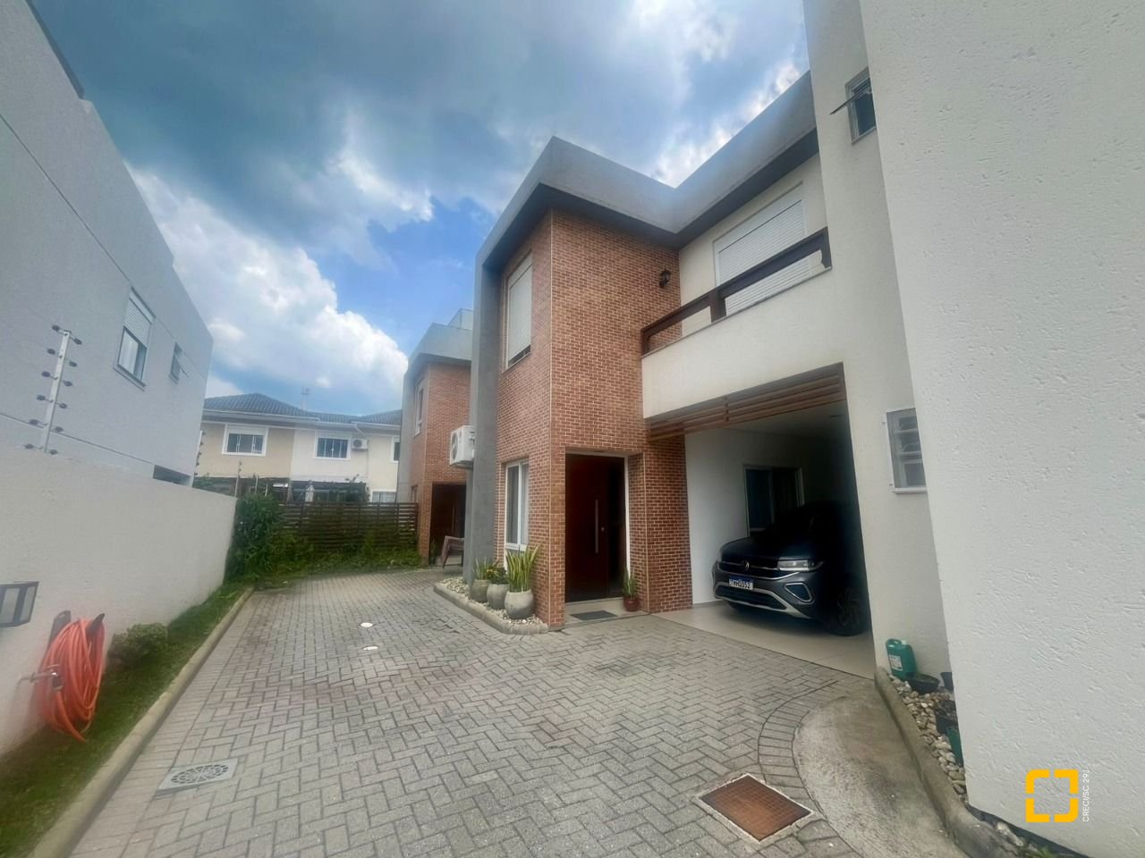 Casa com 121m², 4 quartos (sendo 1 suíte), 2 garagens, no bairro Campeche em Florianópolis